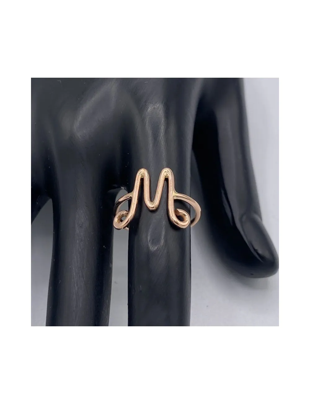 Anello in oro rosa con iniziale