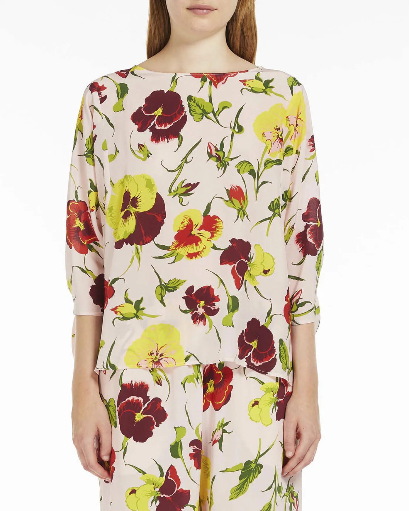 Blusa in seta rosa a fantasia fiori gialli e bordeaux con fiocchi sulle maniche tre quarti